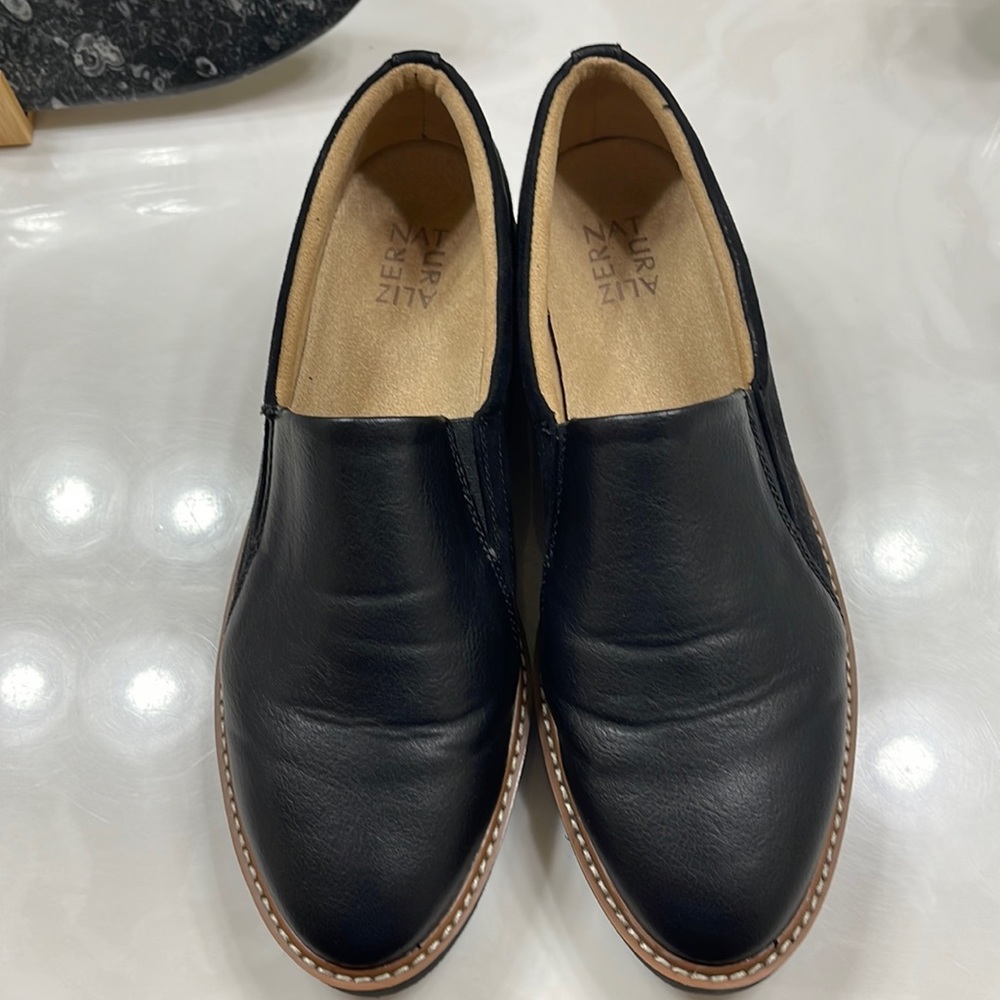 NWOT Suede And Leather Naturalizer Loafers Black 11M- tried on but never worn
